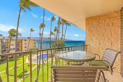 Image de Top Floor Condo- Ocean Views w Pool Steps to Beach