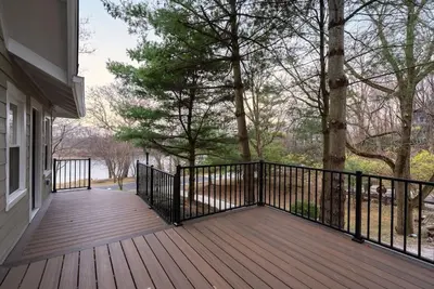 Image de Riverside Retreat! 3 minutes to campus!