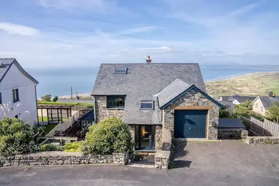 Image de Four Bedroom Holiday Home With Views Over Cardigan Bay | Ty-Mari