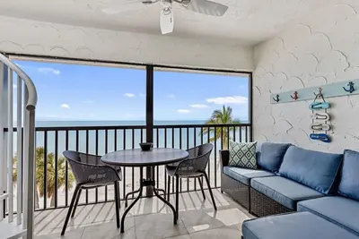 Image de A46 Now Renting for 2025 - Beach Front Penthouse *Luxury Remodel Private Sundeck