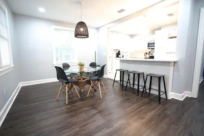 Image de Spacious 3 Bedroom Home w/ Screened In Outdoor Patio