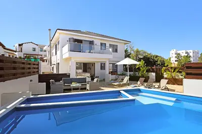 Villa Sea Horizon - Walking to Konnos Beach