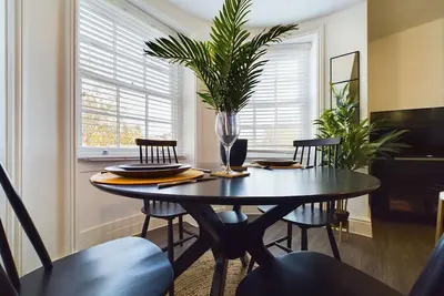 SunningEnd | Central | Tf Apt W King S | Ev Parking | Wi-Fi