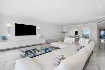 Image de Luxury Oceanfront Living in Boca Raton - Unparalleled Paradise Awaits! \n\n