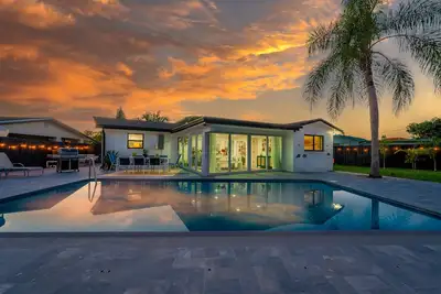 Image de Tropical Jungle Pool House in West Palm minutes from the beach, downtown, & Pbi!