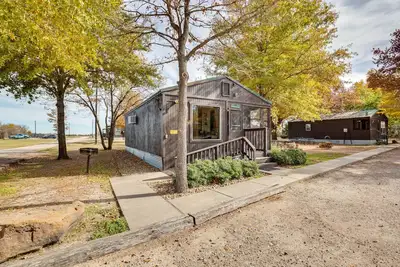 Image de Reservoir & Dock Access: Pet-Friendly Kerens Cabin