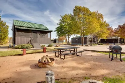 Image de Community Pier: Cozy Kerens Cabin!