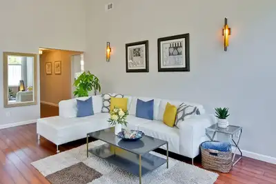 Image de Newly listed upscale 4br/3. 5ba house near Stanford with Ac