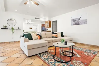 Image de Relaxing Boho Getaway w/Pool - 5 min to Kierland