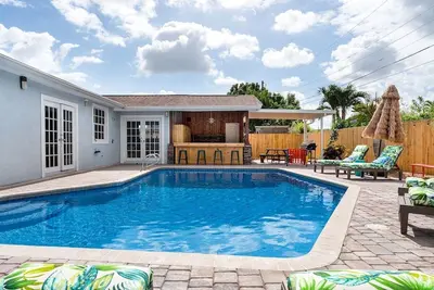 Image de Pool - Game Room - Mini Golf - Hot Tub - Fire Pit - West Palm Beach