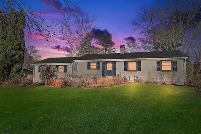 Image de The Blue Door Cottage 3 Bed\/2 Bath with private hot tub on an acre