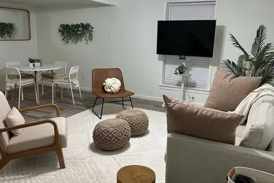 Image de Minimalistic Arlington Duplex Close to Everything!