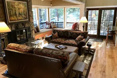 Image de Relax at Lake Front Luxury Lodge-Near Yosemite-Pool Table-Private Dock & Lake -3