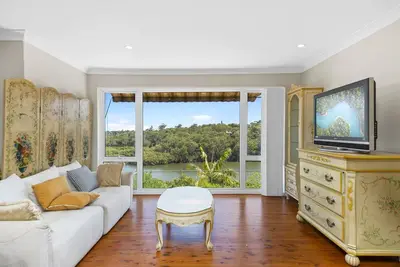 Image de River View Oasis | Spacious 3-Bed House with Pool