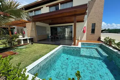 Image de Linda casa 3 suítes/ar. Piscina e hidro privativo cond frente mar