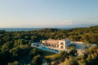 Image de Eclectic and Secluded Estate, Villa Aegis