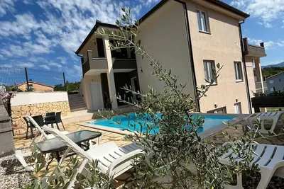 Image de Appartements für 6-8 Personen mit Pool und Meerblick, Insel Krk