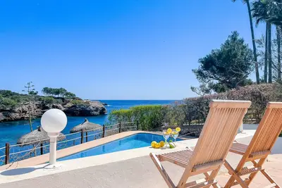 Image de Geräumige Villa im Ibiza-stil für 10 Personen Direkt am Meer Cala D'or