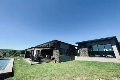 Image de Spacious modern farmhouse on 16 hectares\n\n