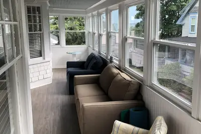 Image de Large Oceanside Apartment. Walk to the beach and many restaurants. Pet Friendly