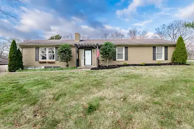 Image de Spacious home middle of bourbon country. Sleeps 8, firepit!