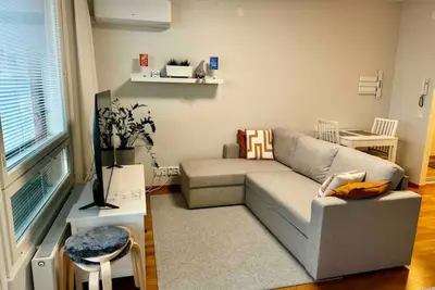 Image de Top floor flat with sauna, A\/C & free parking\n