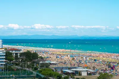 Enjoy our Colorful Flat With sea View - Beahost