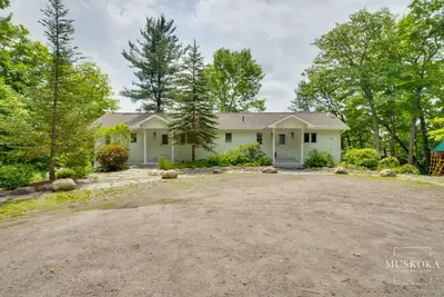 Image de Spectacular views of beautiful Lake Rosseau! !