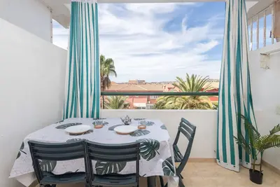 Image de Floral Home - Large Private Terrace with Pool