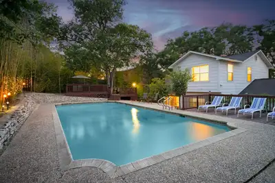 Image de Free K-Beauty Basket! ~Bamboo Oasis Relaxing Hot Tub Family Time~