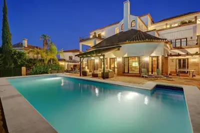 Image de Huge luxury 5 bed villa, front line golf, 15m pool, close to beaches