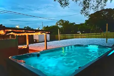 Image de 3br Family Home: SwimSpa, Huge Backyard, Volleyball Court, Fun Games