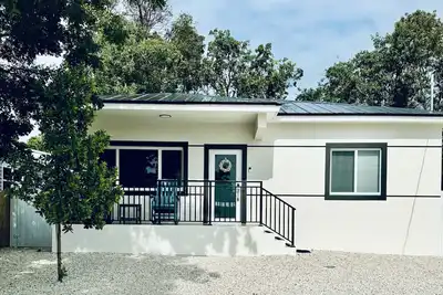 Image de New construction, boat parking, launch across street, high-end! Minimum 28 days.