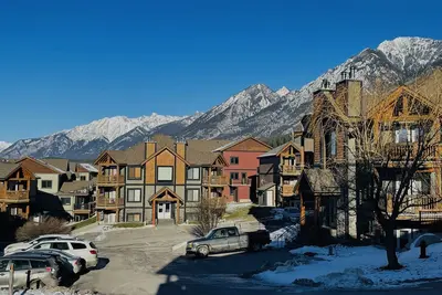 Image de Mountain Village Living/2 Bed/2 Bath/2 Balcony