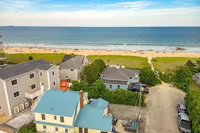 Image de Steps to the Beach! Dog & Fam. Friendly, Outdoor Shower & Lounge Area, Sleeps 6