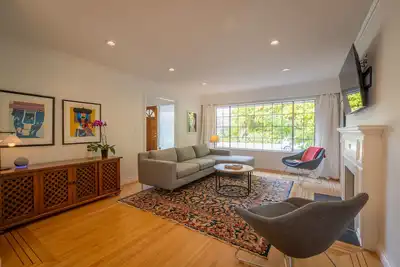Image de Charming Hillside Home