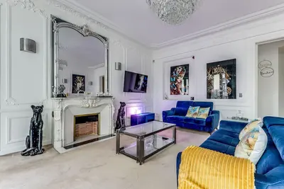 Image de Upscale chic 4-bedroom, 3-bathroom home next to Arc du Triomphe, Champs Elysees