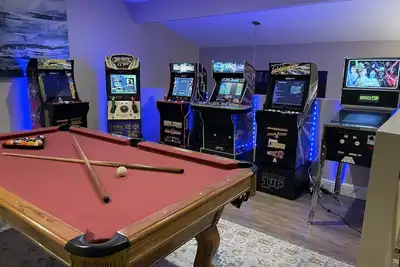Image de Stunning 3br: Pool Table, Arcades, Chic Comfort