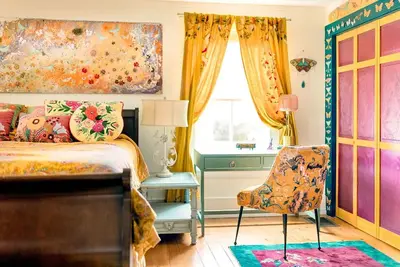 Image de Sparkle on the Rocks is a Sanctuary of Comfort and Artistic Inspiration