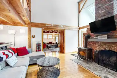 Image de Idyllic lodge on 16-acres with fire pit & amazing views of Mt Snow- near skiing