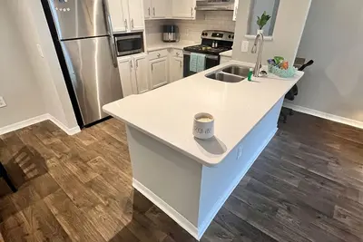 Image de Newly Renovated! Spacious & Large Windows, Near Uf