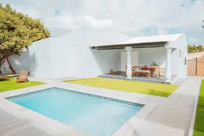 Image de New 6 min from the beach 3br 2ba House - Family sizes with Pool