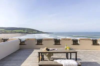 Image de 4 Out Of The Blue - pet friendly sea view home sleeping 6 in Croyde