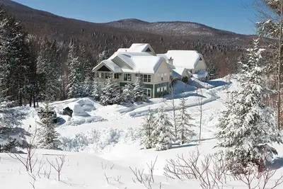 Image de Smugglers Notch Awarded #1 Resort in the East by Ski Magazine Reader Survey 2023