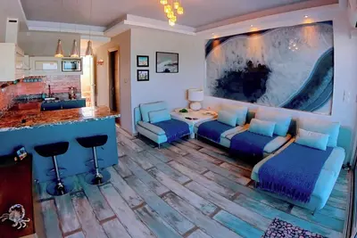 Image de Deluxe Beach Apartment- Sleeps 2 & Private Terrace
