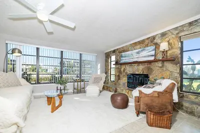 Image de Gulf Access Retreat – Private Dock, Hot Tub, Kayaks & Firepit – Perfect for Relaxation & Adventure!