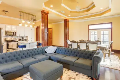 Image de 8 Mi to French Quarter: Home w\/ Patio & Yard