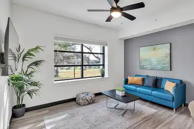 Image de Chic 1br Retreat w\/ Full Kitchen, Lounge Access & Vip Tennis | The Well @ Svb