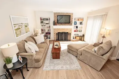 Image de Close to Beach, shopping and restaurants nearby! Community Pool, Townhome, Kh2, Life is Short