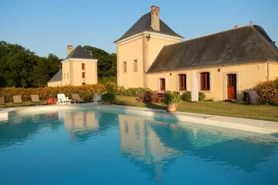 Image de Luxueux gîte avec piscine et Wifi, proche circuit 24h du Mans, animaux bienvenus